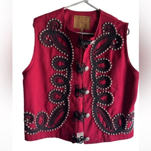 Vintage DD Ranchwear
Oxblood Red Studded
Vest Size Medium - Picture 1 of 5